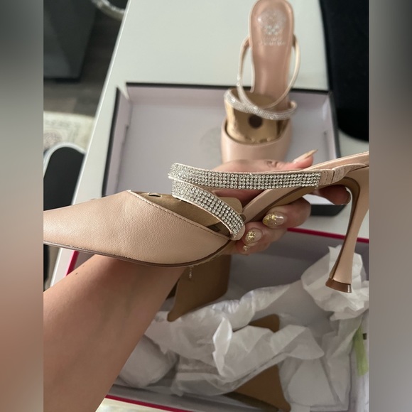 Brand new never worn Vince Camuto nude heels - Picture 4 of 5